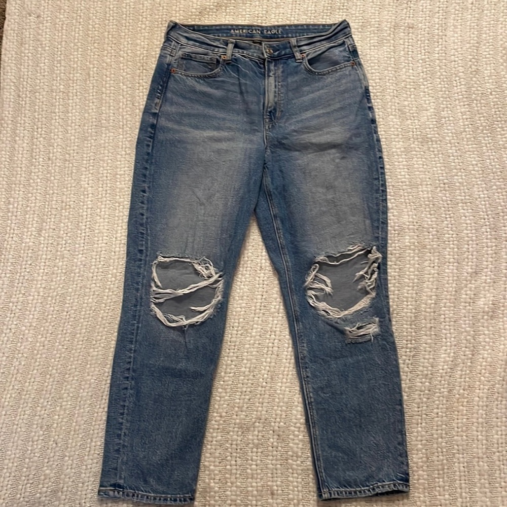 American Eagle Strigd fit curvy mom jeans size 8